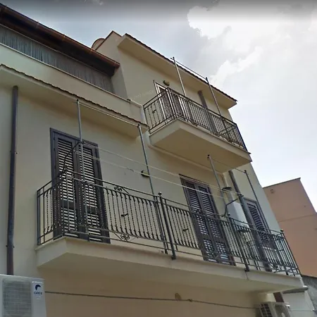 Sandro Apartament *